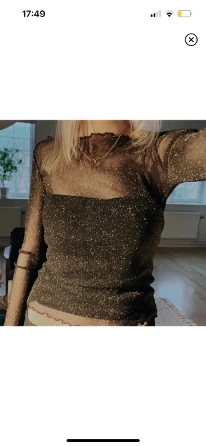 Glittrig tröha - Jättefin glittrig tröja, säljer då den aldrig kommer till användning längre💘