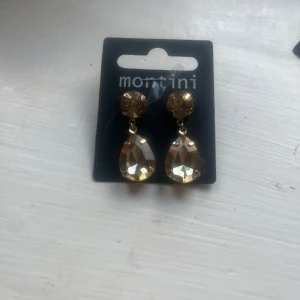 Guld örhängen från ur&penn - Väldigt bra skick aldrig använda