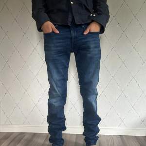 Tja, säljer nu mina replay jeans i modellen slimfit, har fallit smaken av dessa och därför säljer jag dom!😇 Hör gärna av er om ni har några funderingar eller annat mvh Philip!😊