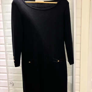 Busnel klänning stl 42 - Svart klänning från Busnel stl 42 100% merinoull  Fint skick 