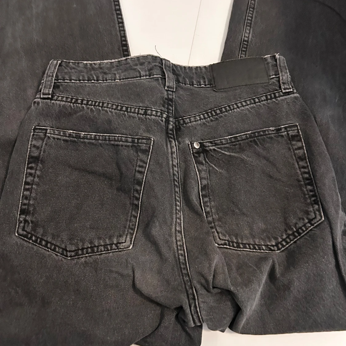 Svart widelegged jeans - 91