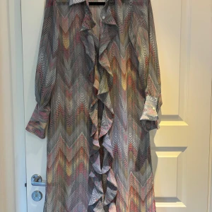 Karmamia kimono stl M - Skir tunika / klänning från Karmamia stl M Nyskick Zigzack mönster