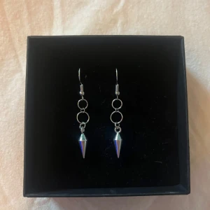 Silverörhängen - Ett par silverörhängen som även finns att köpa enskilt så kolla mina andra annonser! Pris kan diskuteras.