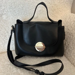 Väska - Helt ny väska som aldrig kom till användning. 