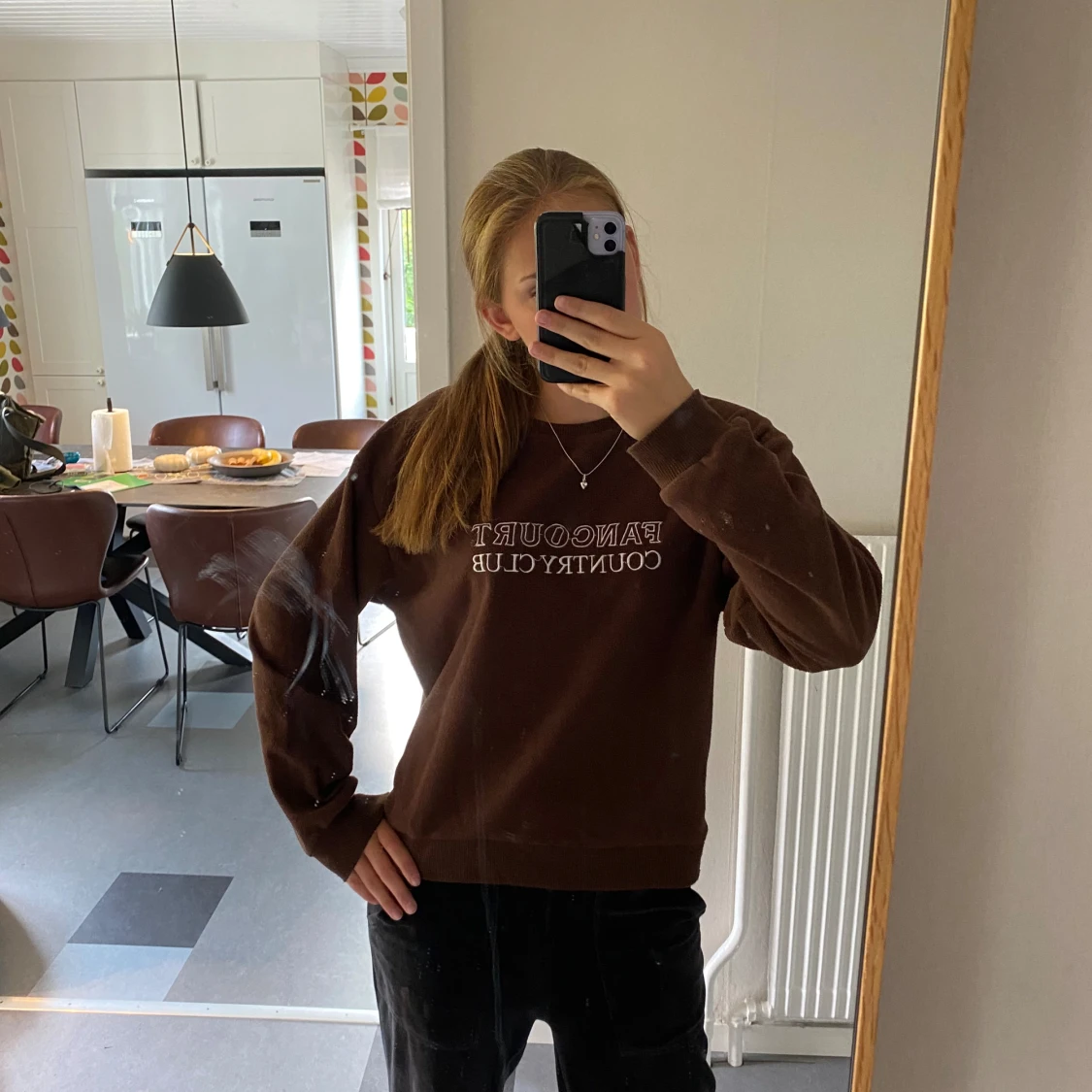 Brun sweatshirt med text