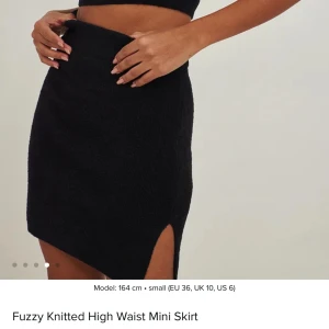 Stickad svart kjol från nakd - Oanvänd i storlek S. 