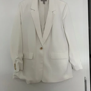 Blazer - Vit kavaj. Endast använd en gång. 