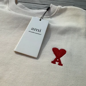 Ami Paris Sweater - Säljer denna snygga sweater från Ami som har legat oanvänd ett bra tag då den var för liten