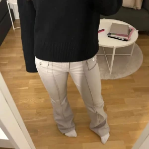 Hm jeans  - Säljer dessa slutsålda hm jeansen💘skriv för fler bilder!