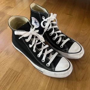 Converse - Använd fåtal gånger, jättebra skick❤️