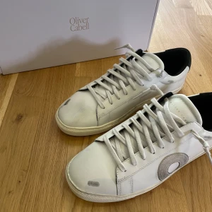 Helt nya Oliver Cabell skor - Jag säljer mina helt nya Oliver Cabell low 1 Belmont pågrund av att dem inte passade. Dem är i storlek 41 men passar även 42. Pris kan diskuteras vid snabb affär.