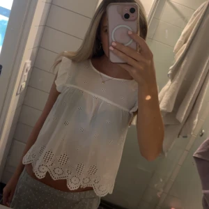 Blus  - Jätte fin blus ifrån only, aldrig använd ❤️köptes för 400kr