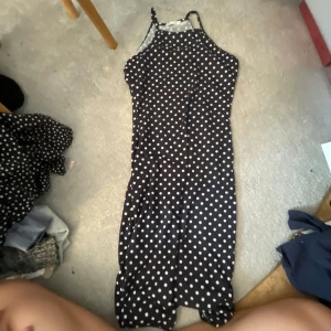 Prickig klänning - Fint skick