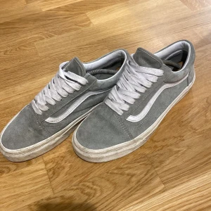Gröna vans  - Säljer ett par skit snygga gröna vans.skick 7/10 skriv vid minsta lilla fråga