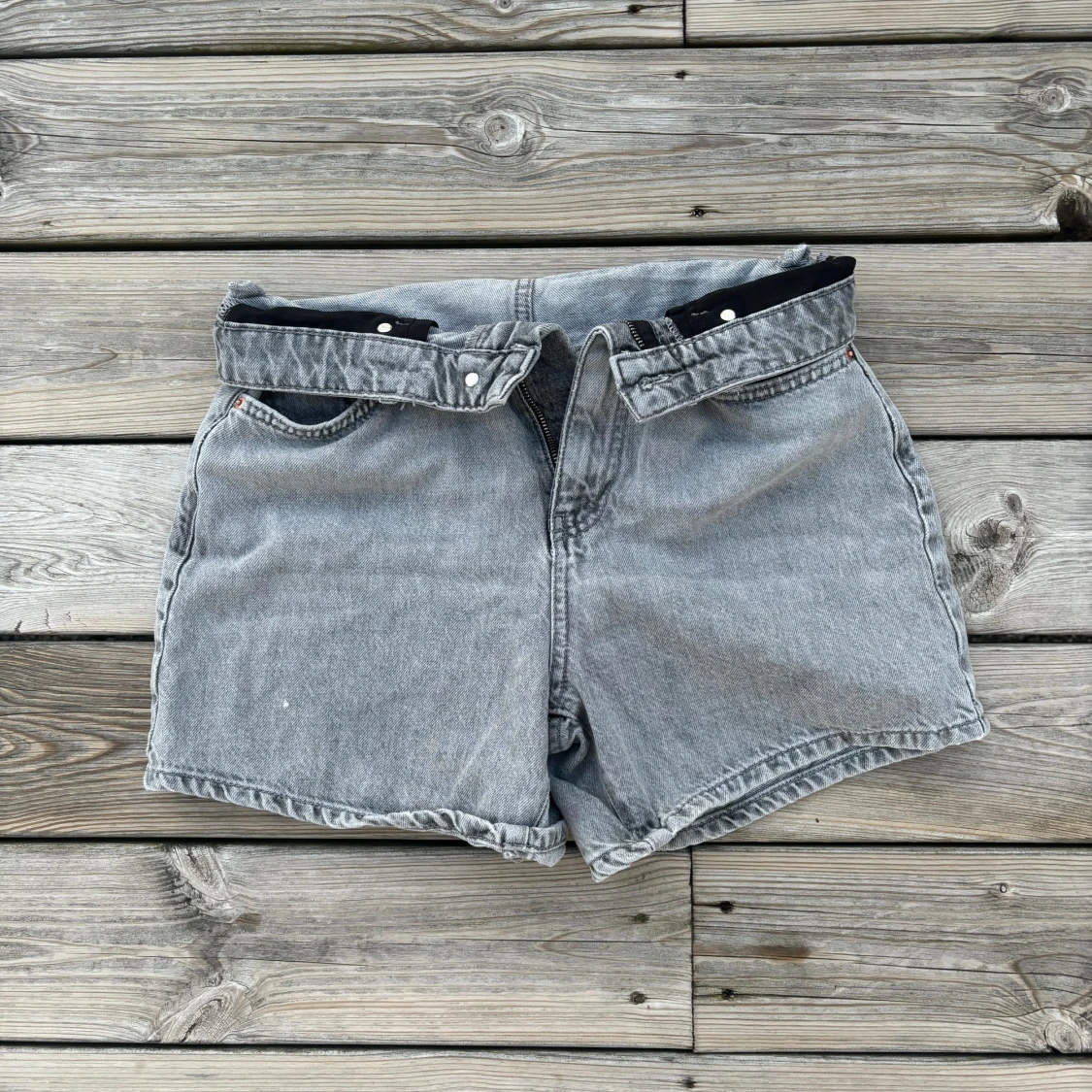 Grå jeansshorts - 90