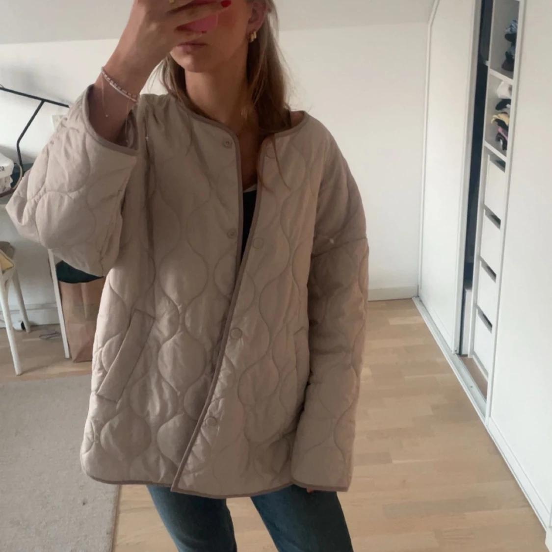 Quiltad beige höstjacka 