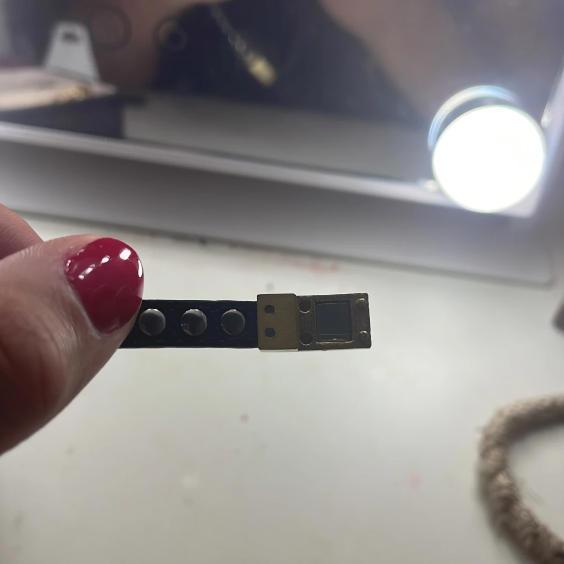 Svart armband med guldnitar från Edblad - 93