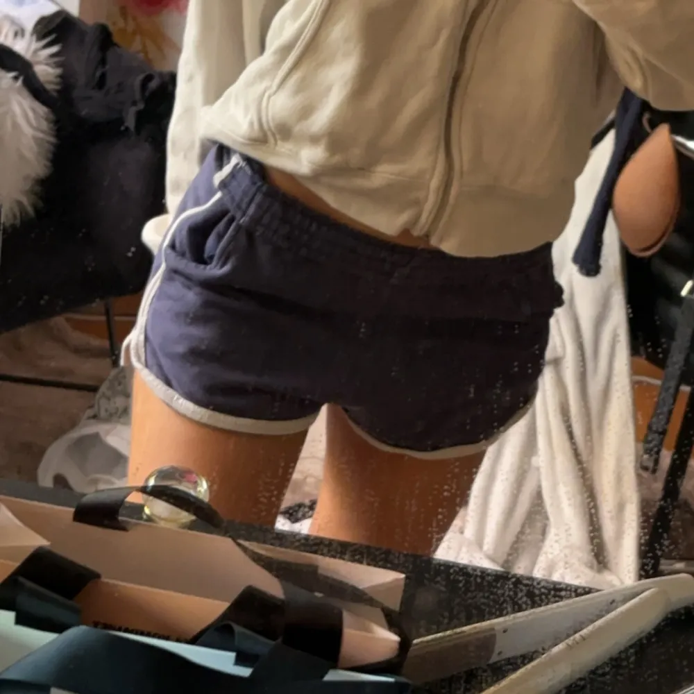 Blåa mjukis shorts som inte används längre. Inte så jätte använda och har inga defekter ❤️. Shorts.