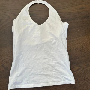 Halterneck linne - Halterneck linne från h&m i storlek m, bra skick.