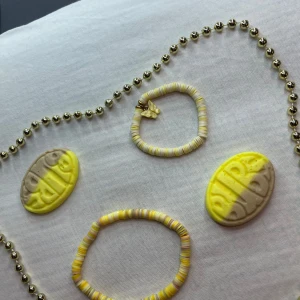 BUBS COLLECTION Armband💫💕 - LIMITED EDITION BUBS COLLECTION🤩Ett exklusiva armband med bubs banan och cola tema.Det är den utan fjäril. Den är ganska stor💫