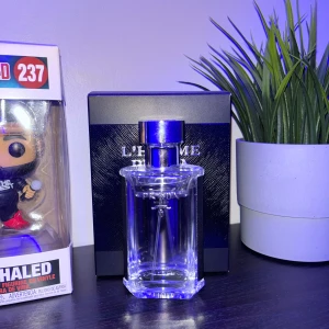 L'Homme Prada parfym - Säljer min Prada L’Homme 50ml och jag har använt ungefär 10ml. Det är en perfekt doft för alla tillfällen. Den skickas i parfymkartongen.