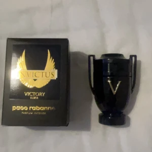 Paco rabanne invictus victory elixir - Säljer min Invictus parfym pga den inte används. Den är bara testad 3-5 gånger. 48/50 ml kvar så i princip full. 