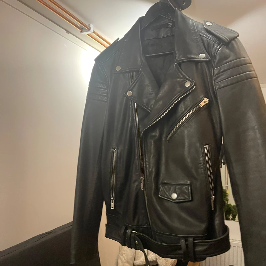 Svart skinnjacka med bälte - 91