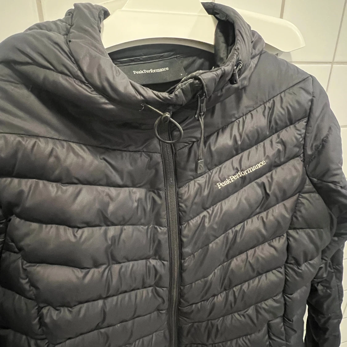 Svart dunjacka från Peak Performance - 93