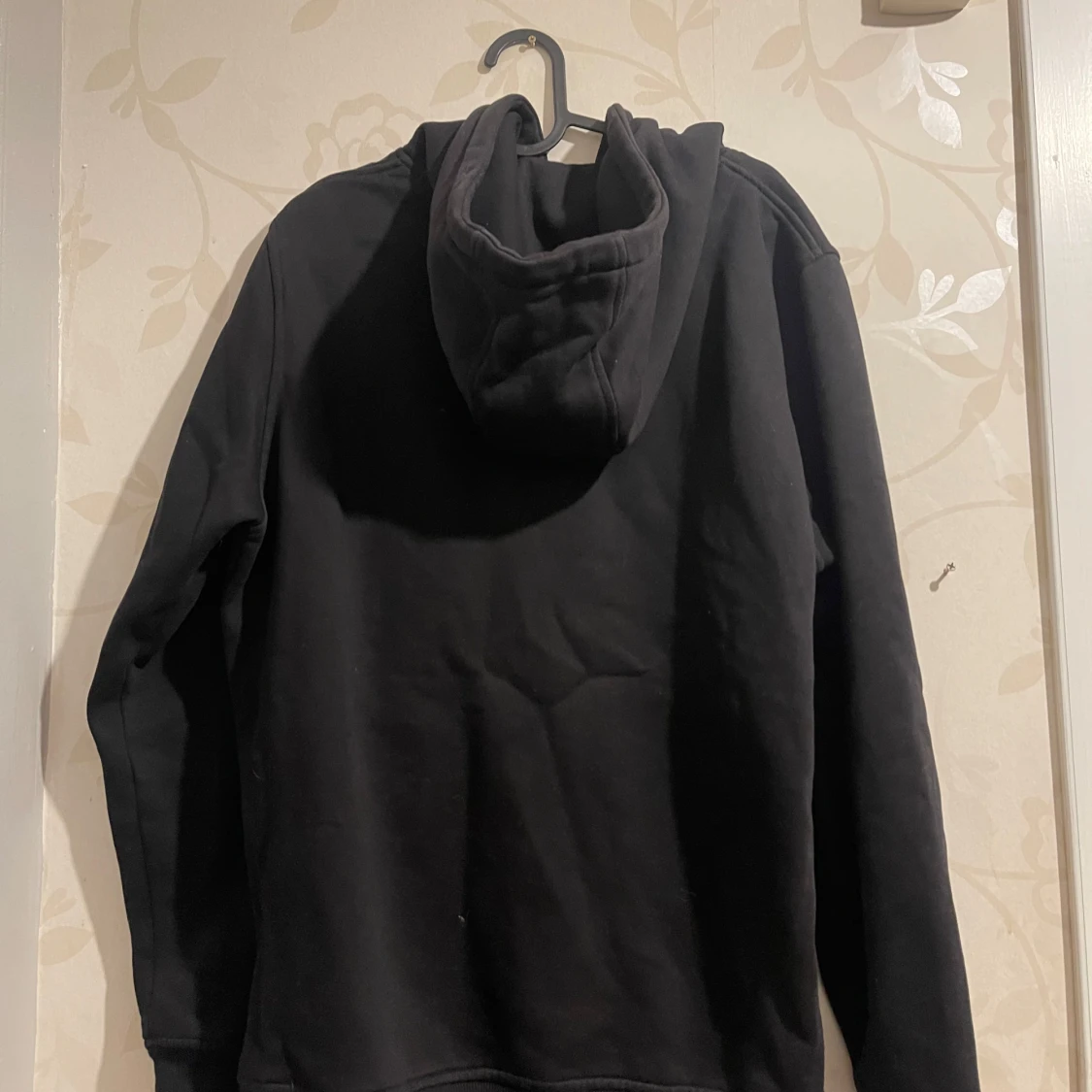 Svart hoodie från DirtCult - 90