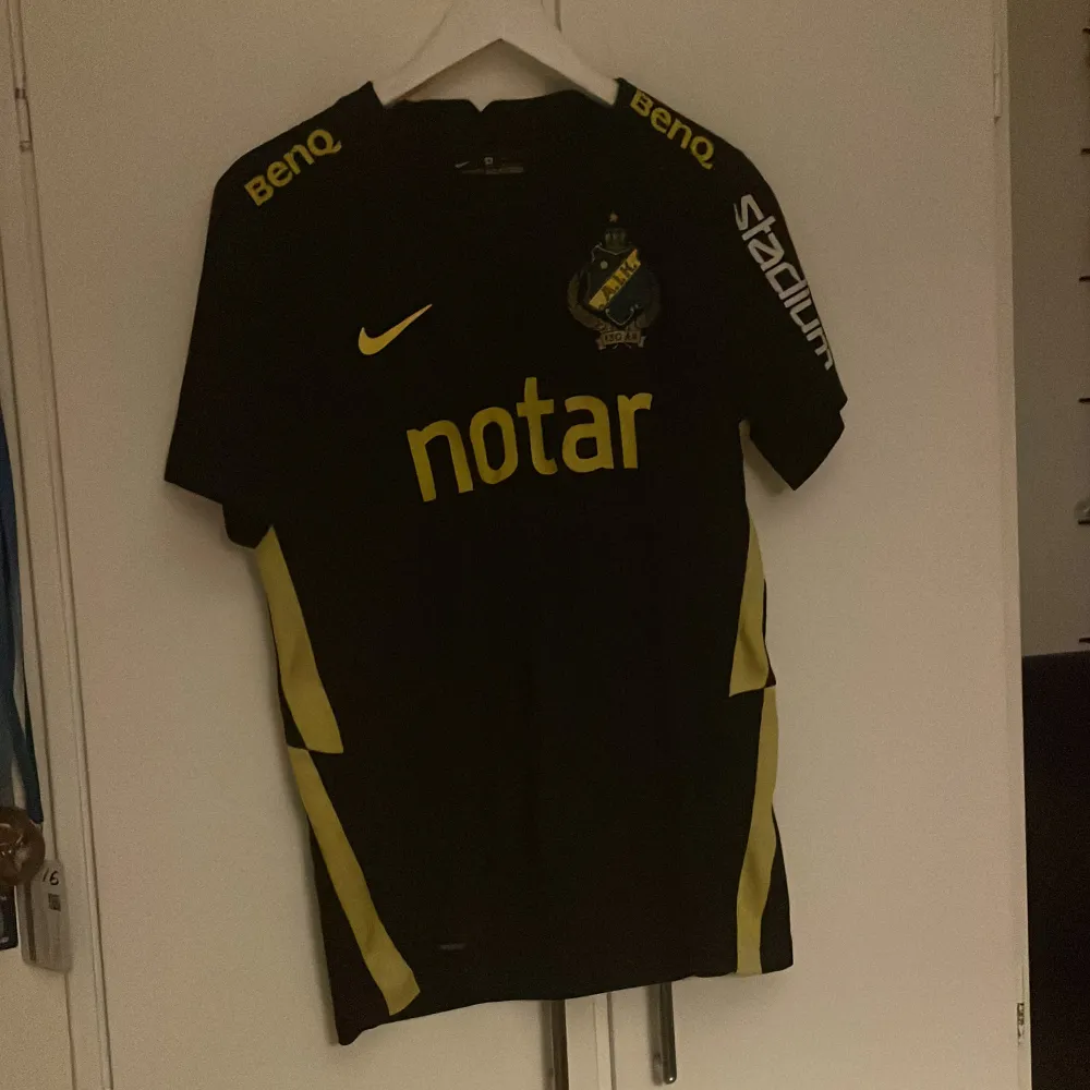 Säljer AIK tröja, mycket bra skick, bara att höra av dig vid frågor eller prisförslag . T-shirts.