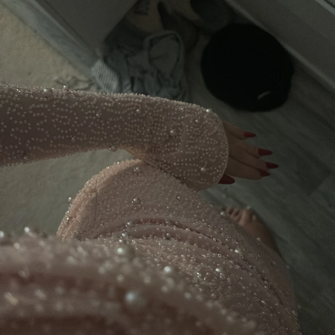 Rosa pärlbeströdd klänning - 91