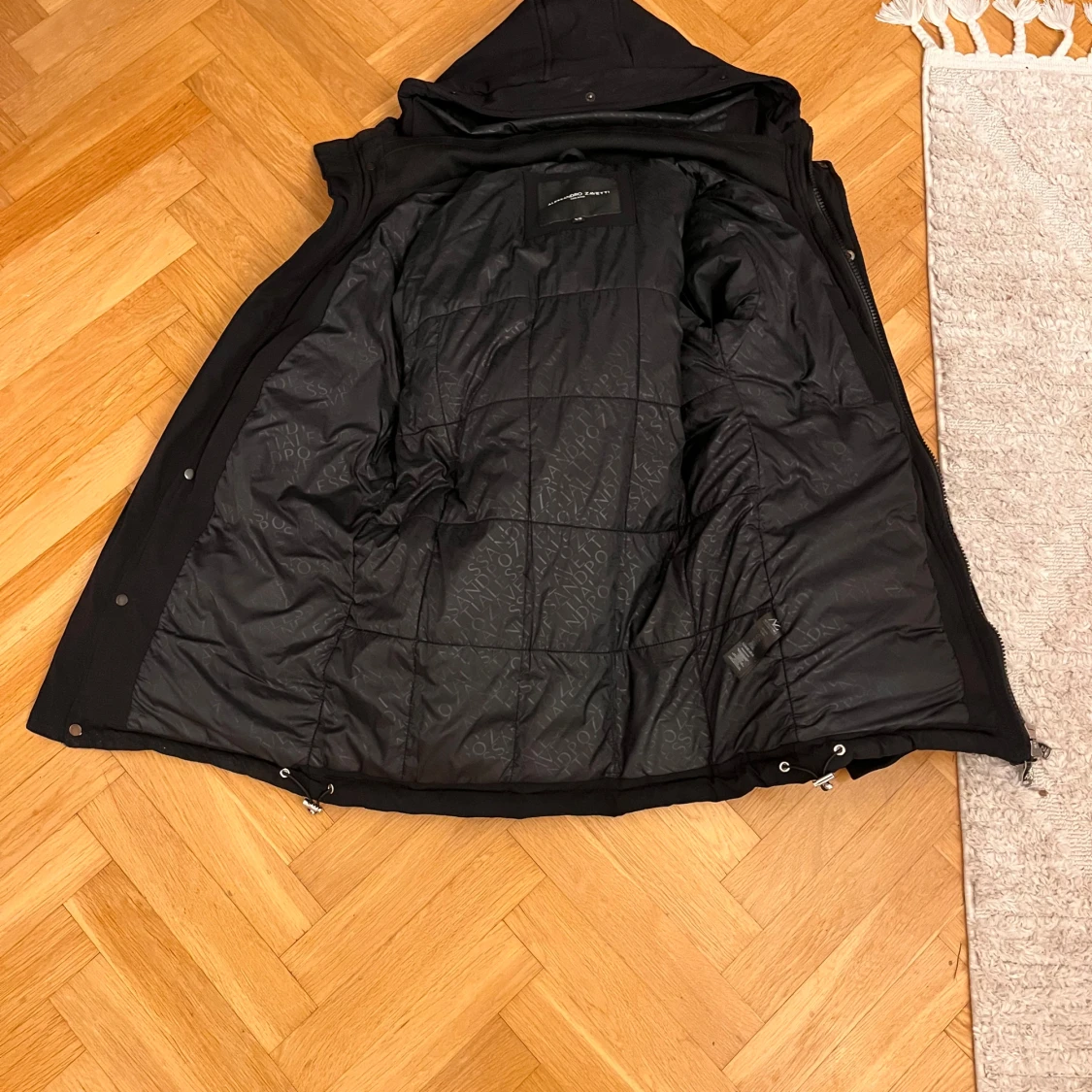 Svart pufferjacka från Alessandro Zavetti - 93