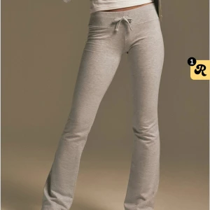 Grå mjukisbyxor  - Snygga populära mjukisbyxor från Nelly i storlek s, bra skick💕tyvärr lite för små