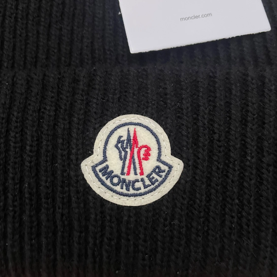 Moncler mössa  - 90