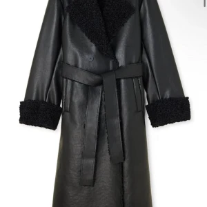 SÖKER KAPPA - Söker efter denna kappan från Nakd