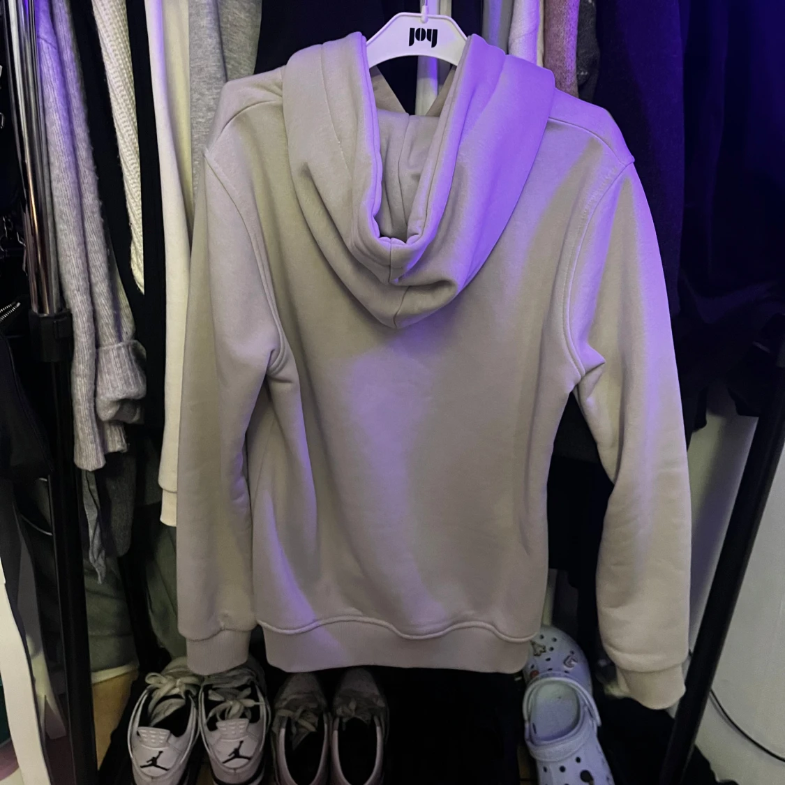 Beige hoodie från Prada inte äkta! - 90