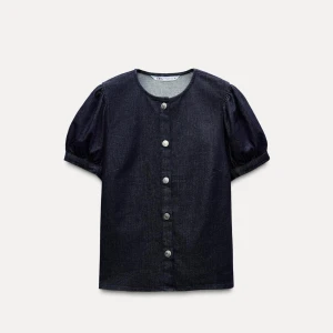 Zara topp - Så fin men tyvärr för liten för mig i ärmarna😩 därav aldrig använd! 