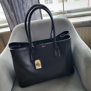 Ralph Lauren väska  - Mycket fint skick. Nypris 4000 kr