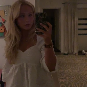 Vit blus från bikbok - Säljer en superfin o söt vit blus från Bikbok💫