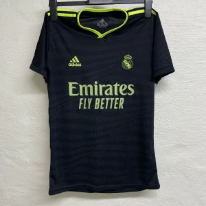 Real Madrid  - Real Madrid tröja i storlek XL ungdom motsvarar XS - S i vuxen.