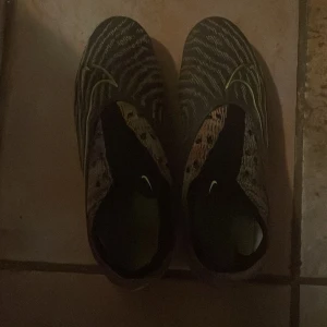 Nike phantom fotbollskor  - Säljer ett par Nike phantom skor nypris ca 3000.   Säljer de för att de är för små 7/10 i skick kan sänka priset mycket vid snabb affär  