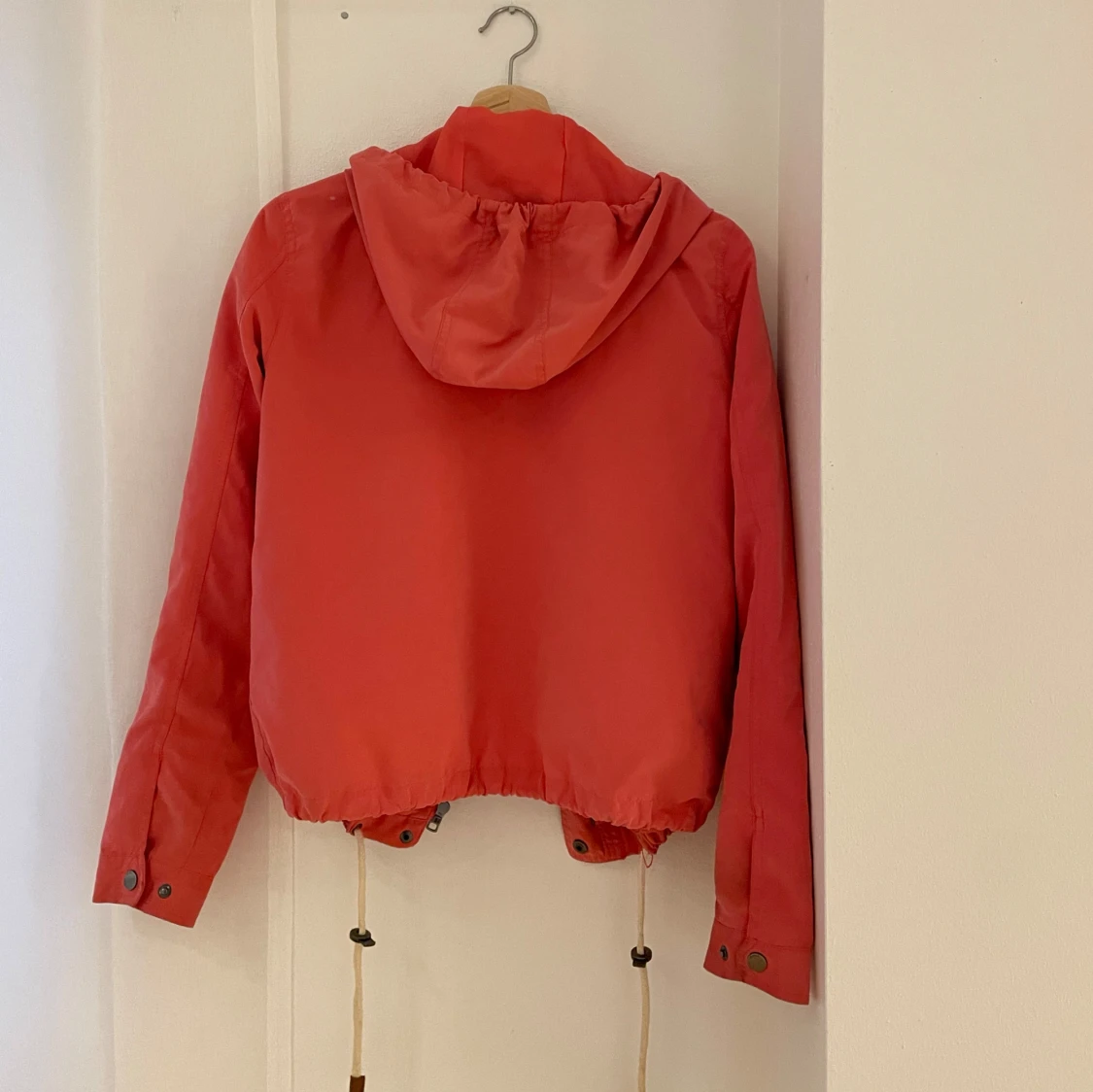 Korallfärgad jacka från ONLY - 91