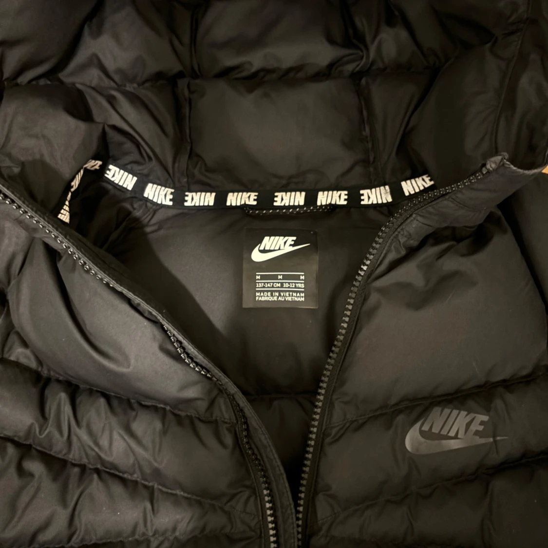 Svart dunjacka från Nike - 91