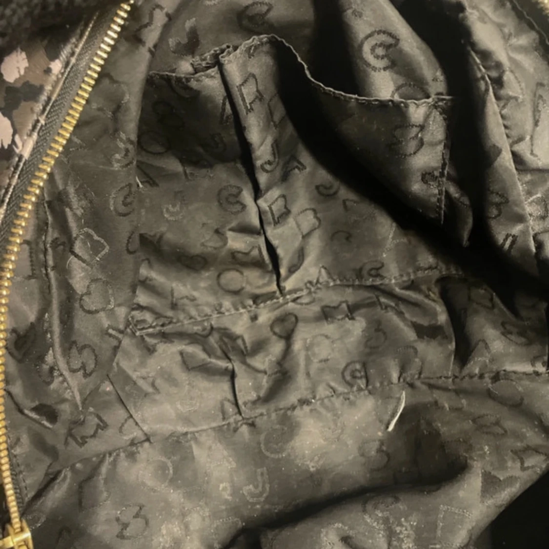 Svart och vit mönstrad handväska - 93