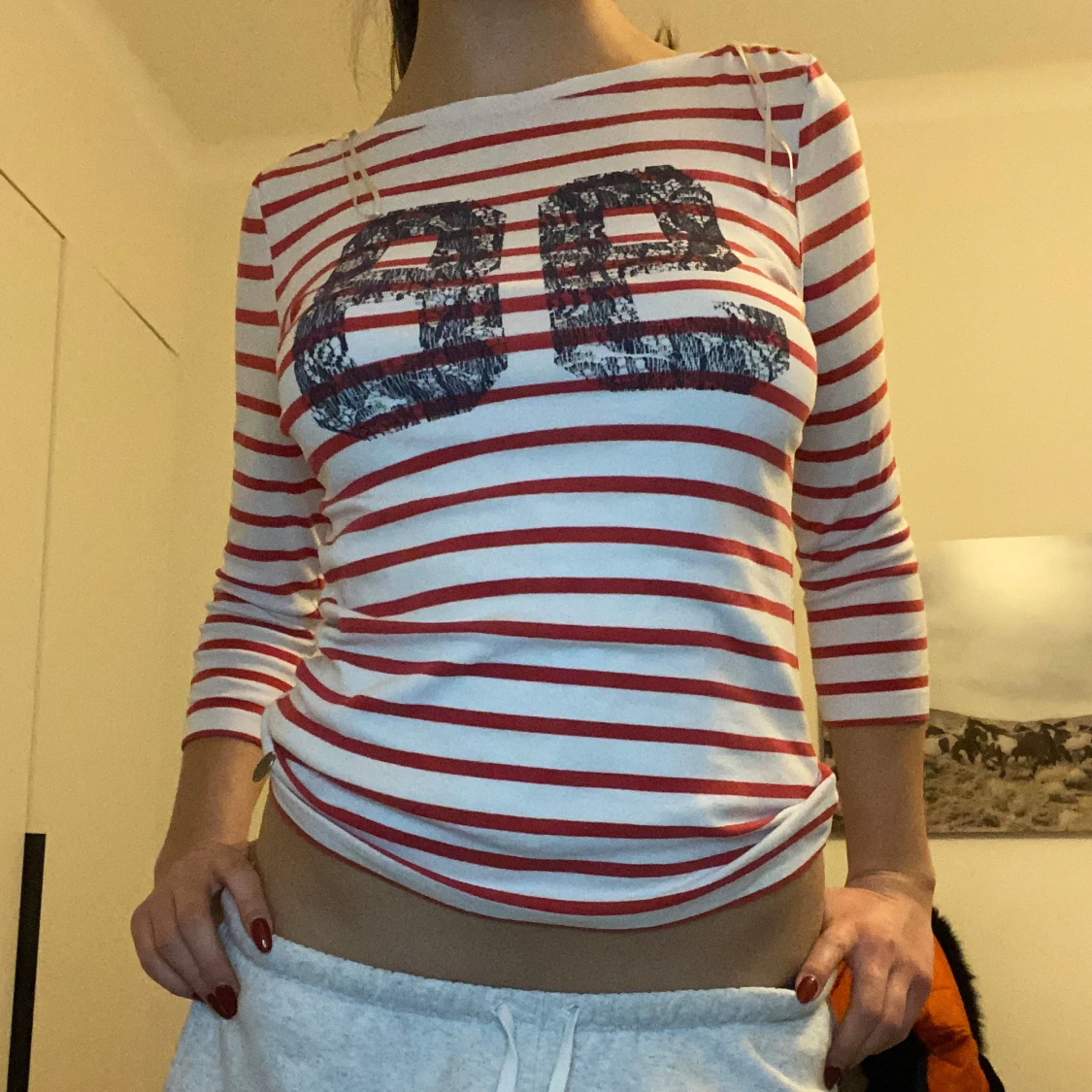 Randig långärmad topp med tryck