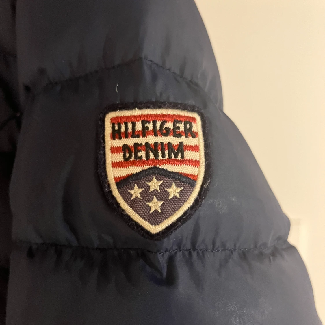 Mörkblå dunjacka från Tommy Hilfiger - 91