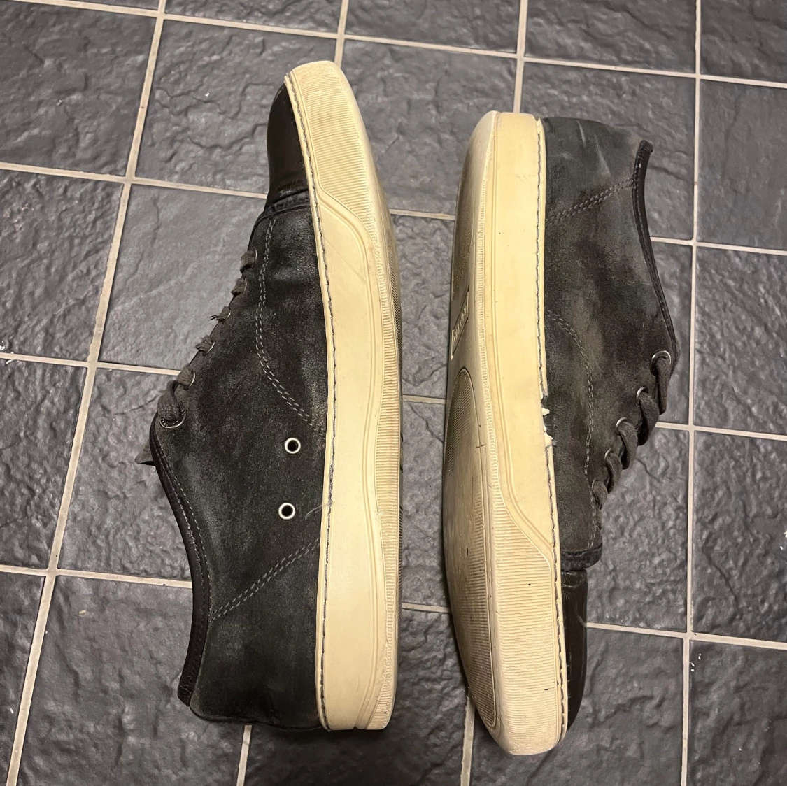 Gråa sneakers från Lanvin - 93