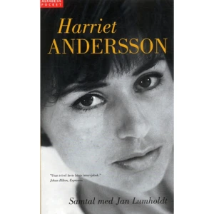 Harriet Andersson : Samtal med Jan Lumholdt (pocket) - Harriet Andersson är en av svensk films mest rosade filmskådespelerskor. I denna bok, som kan karaktäriseras som en självbiografi, berättar hon rakt, personligt och meddelsamt om livet, karriären, människorna, mötena och relationerna. Samt naturligtvis om filmerna, Bergman och sig själv - med betoning på det sistnämnda. Vi får följa med från de första åren på revyscenen, via mindre roller på filmduken, till huvudroller i en rad filmer. Hon berättar om uppgångar och nedgångar i det privata livet, om svårigheten att kombinera karriär och rollen som mamma, och hur hon under några år var gift med en svensk bonde och den kulturkrock det innebar för henne att plötsligt leva bondgårdsliv. Jan Lumholdt är filmskribent och skriver bland annat i Svenska Dagbladet. Han har tidigare givit ut en bok om Lars von Trier.    Format Pocket   Omfång 272 sidor   Språk Svenska   Förlag Alfabeta   Utgivningsdatum 2006-10-25   Medverkande Jan Lumholdt   ISBN 9789150107302  