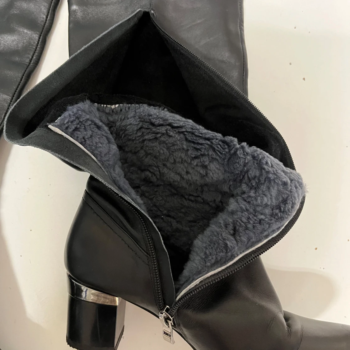 Svarta stövlar med pälsfoder - 91