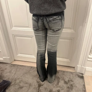 Coola jeans - Säljer dessa coola jeans då de är för korta och inte kommer till användning, helt nya!💋🍓💕